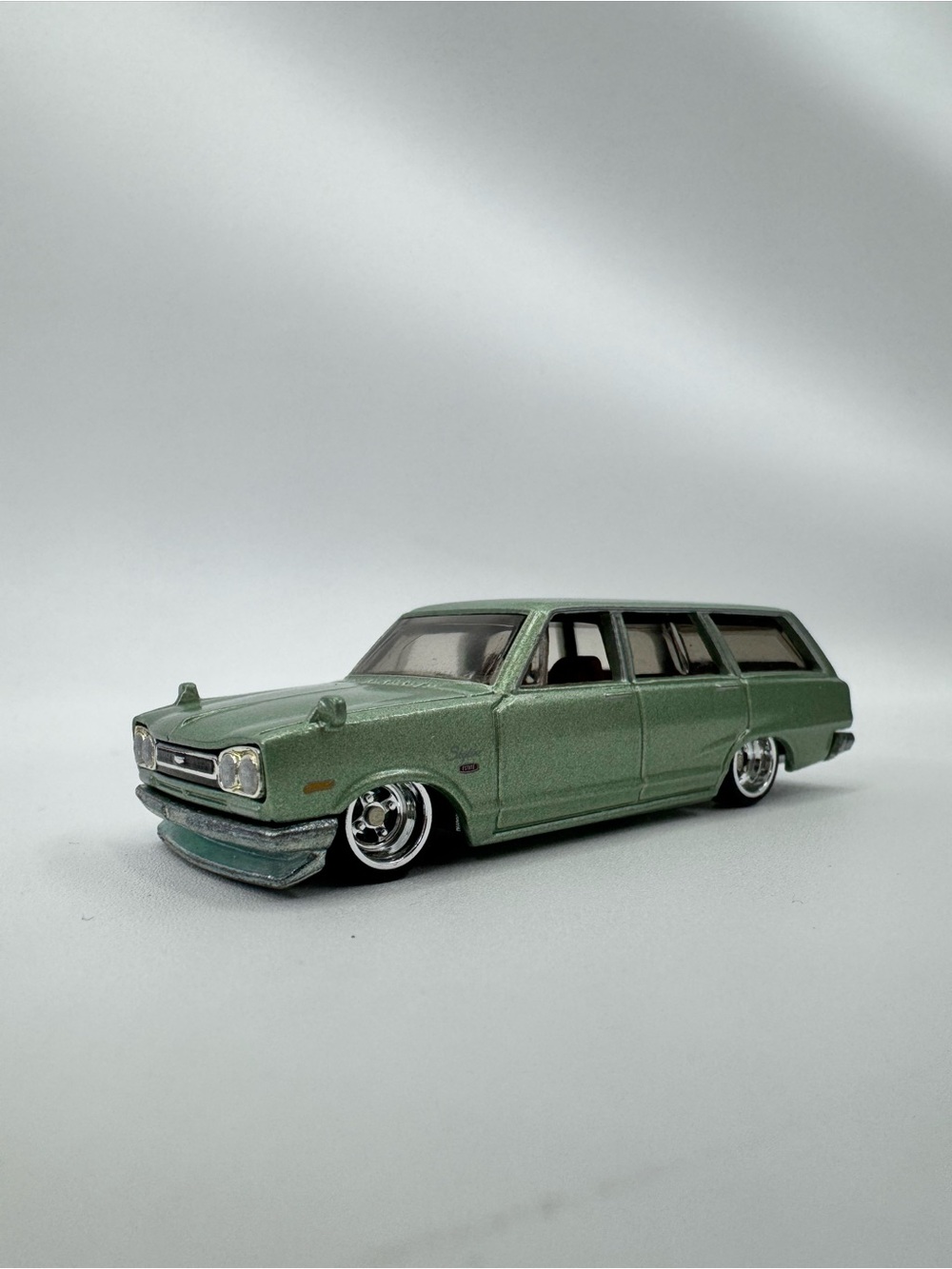 Hot Wheels Premium ‘69 Nissan Skyline Van New Opened